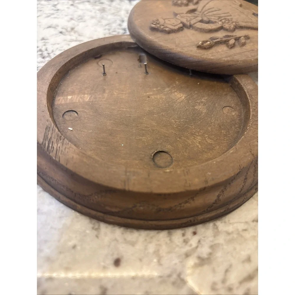 Vintage Resin Dutch Girl Wood Tone Hidden Key Holder Cottage‎ Core Granny Core